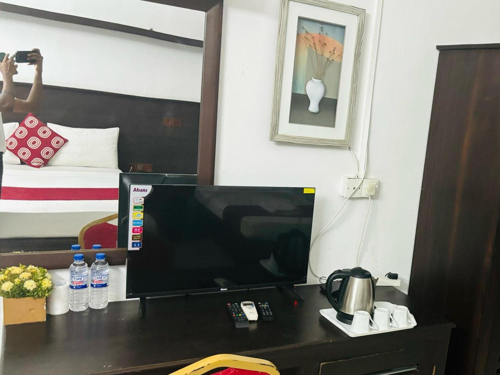 Hotel Nelly Vavuniya Phòng bức ảnh