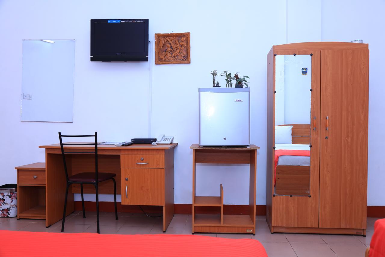 Hotel Nelly Vavuniya Ngoại thất bức ảnh