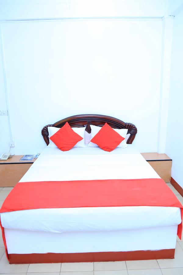Hotel Nelly Vavuniya Ngoại thất bức ảnh