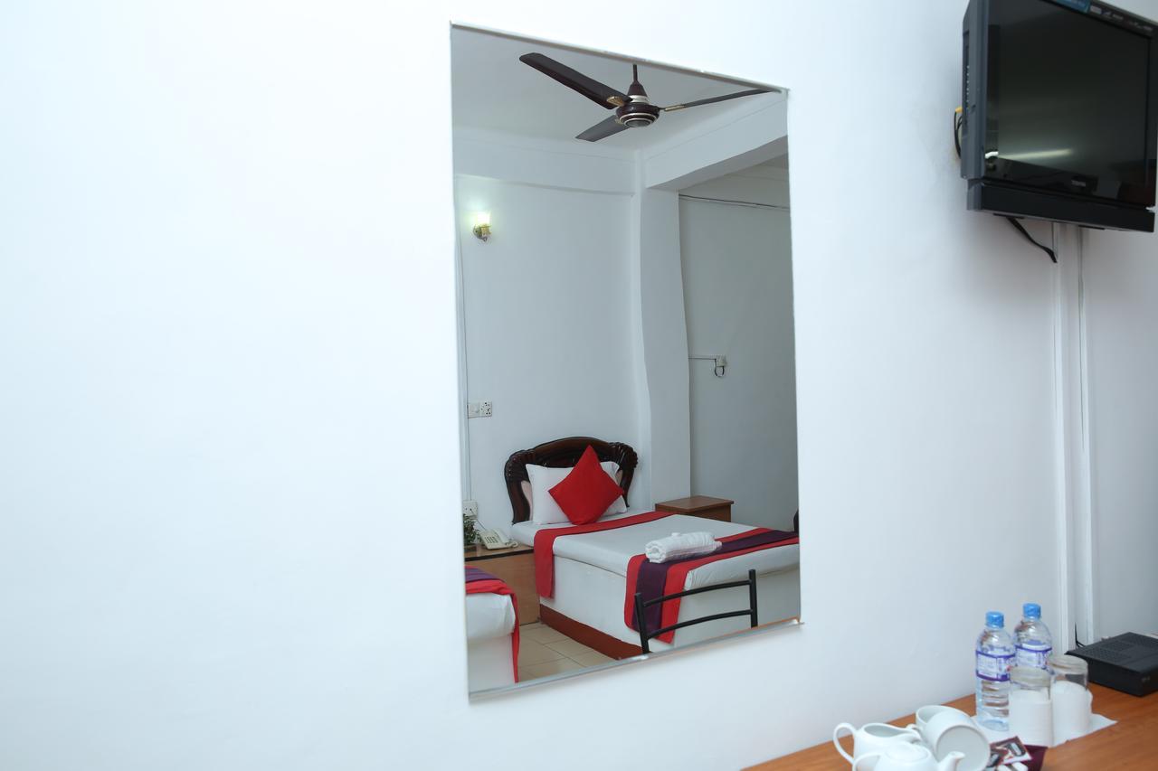 Hotel Nelly Vavuniya Ngoại thất bức ảnh