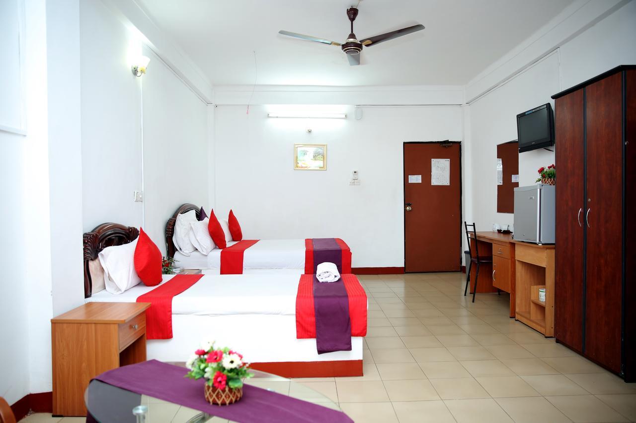Hotel Nelly Vavuniya Ngoại thất bức ảnh