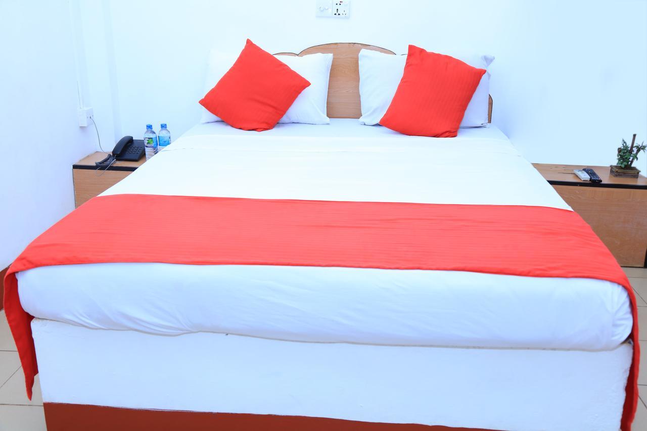 Hotel Nelly Vavuniya Ngoại thất bức ảnh